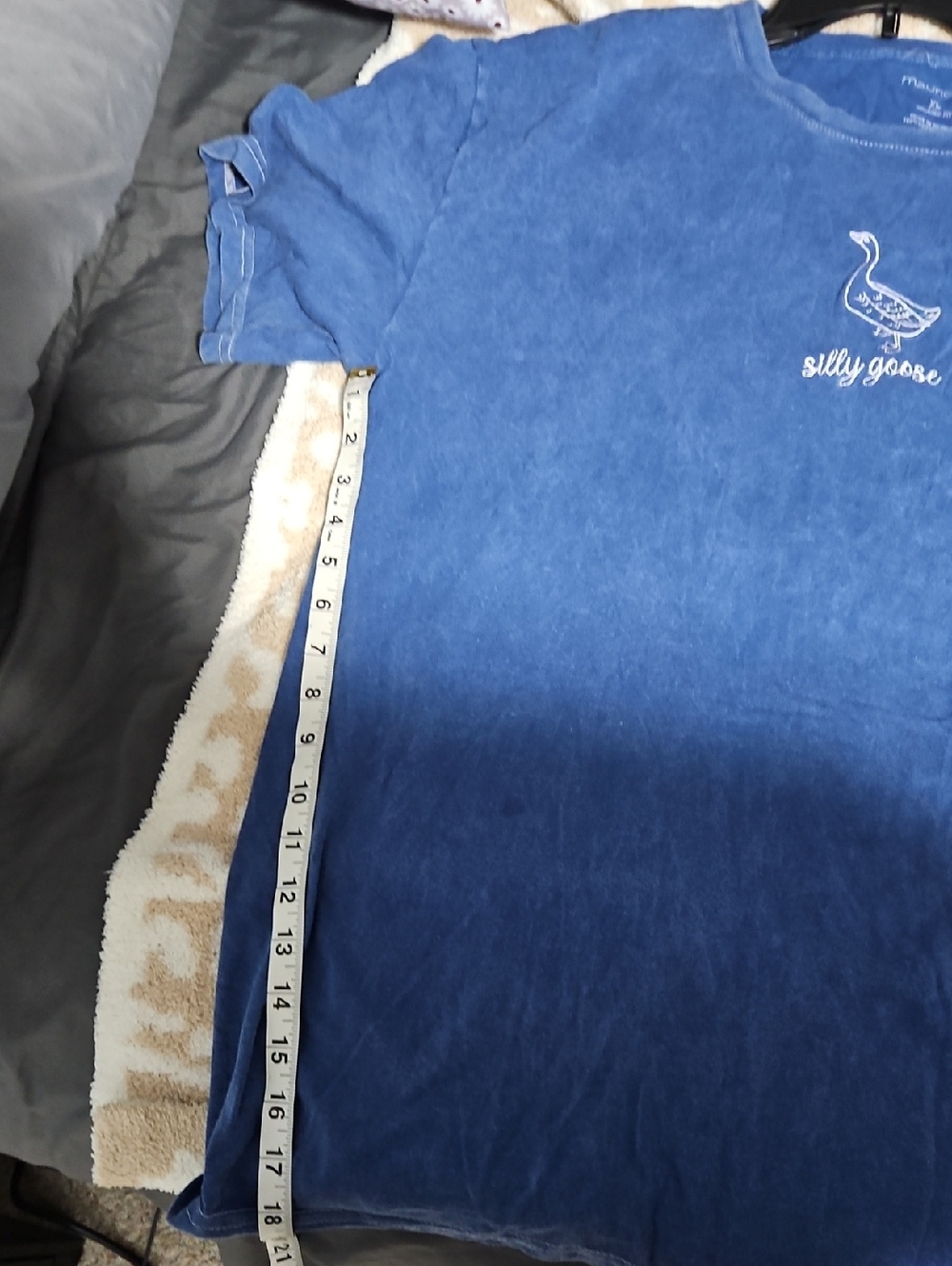 Maurices Embroidered Goose T-shirt SMALL STAIN - Picture 7 of 8